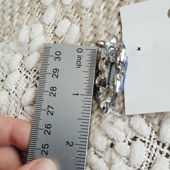 Large stud earring - Picture 4 of 4